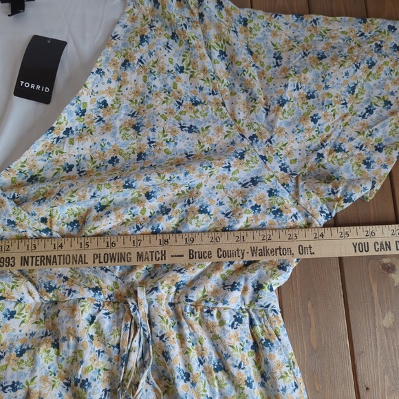 Torrid Floral Flutter Sleeves Maxi Wrap Dress 3X NWT - Picture 7 of 11
